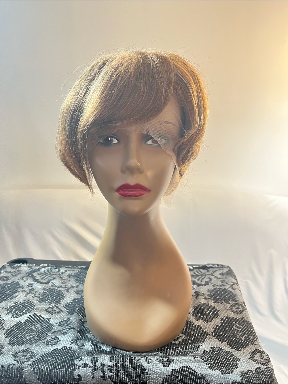 Elegant Brown. Highlights  lace-front Wig for Women.  Length:  10”